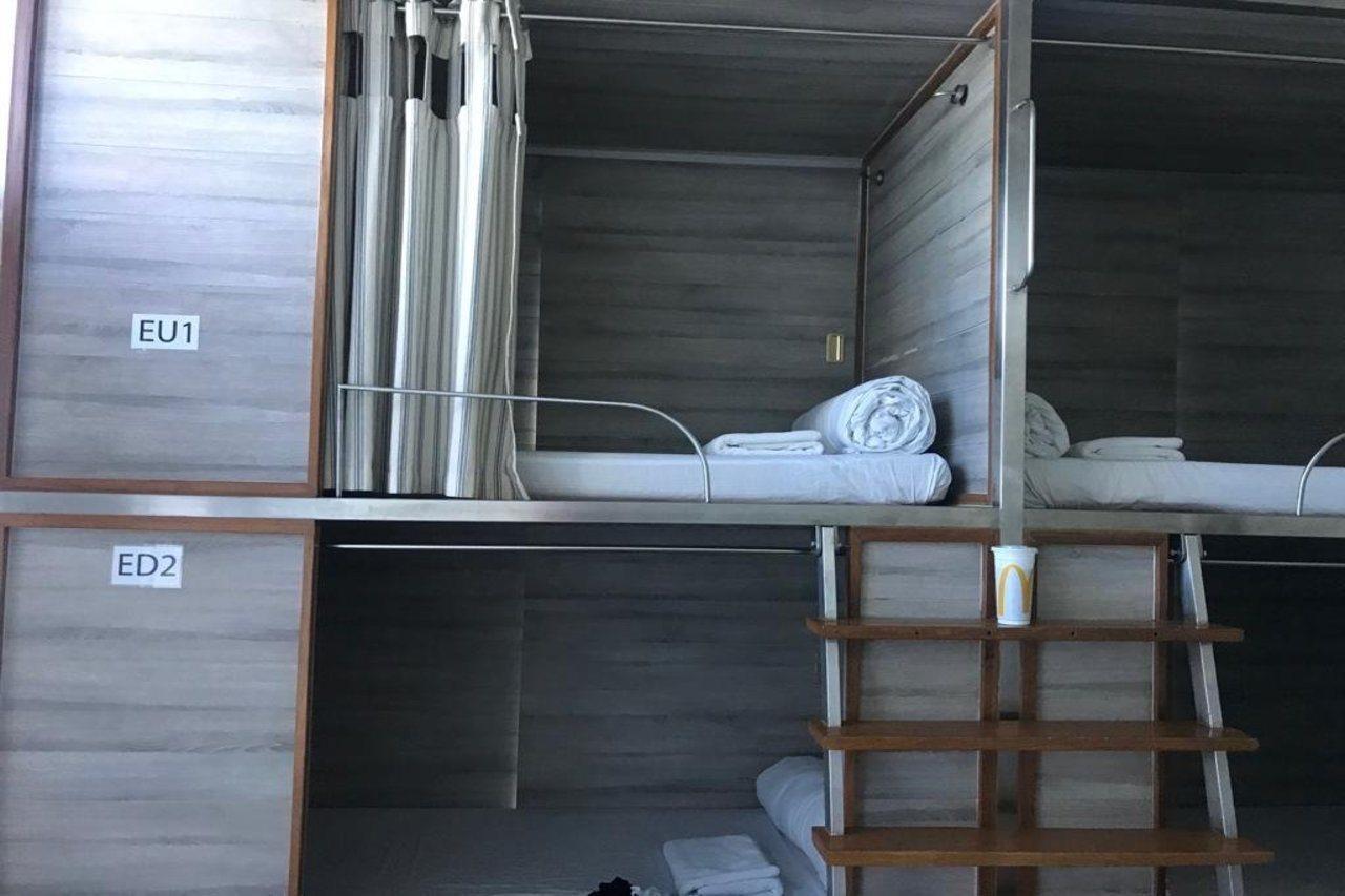บ็อกซ์แพ็คเกอร์ ประตูน้ำ Hotel กรุงเทพมหานคร ภายนอก รูปภาพ